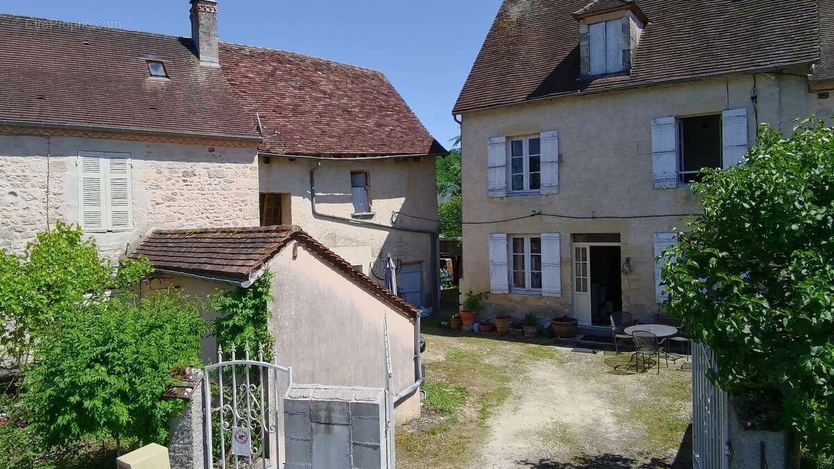 Maison à CHERVEIX-CUBAS