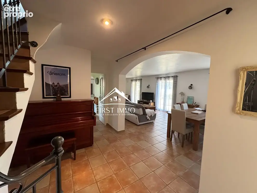 Maison 5 pièces 145 m² à vendre à La Fare-Les-Oliviers (13580) - photo 3