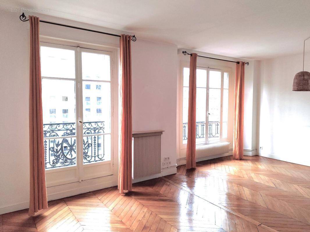 Appartement à PARIS-7E