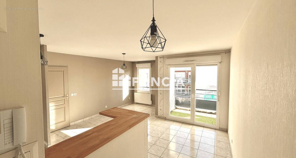 Appartement à MEYZIEU