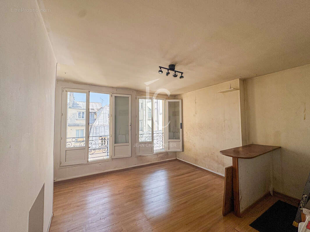 Appartement à PARIS-10E