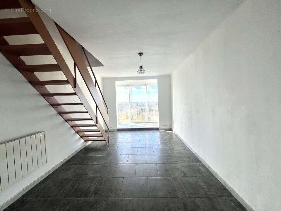 Appartement à MARSEILLE-4E