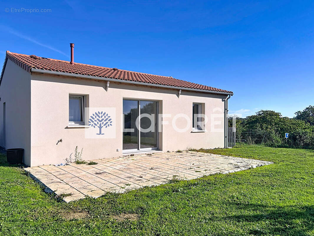 Maison à SAINT-LOUP-LAMAIRE