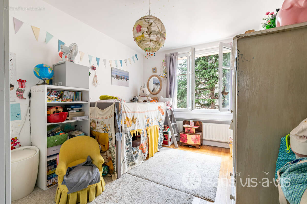Appartement à COURBEVOIE