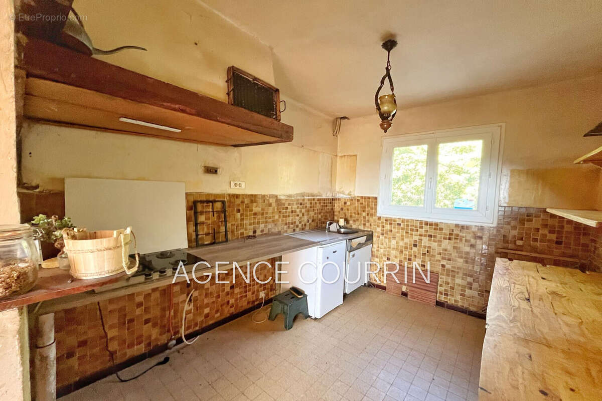 Maison à SAINT-CEZAIRE-SUR-SIAGNE