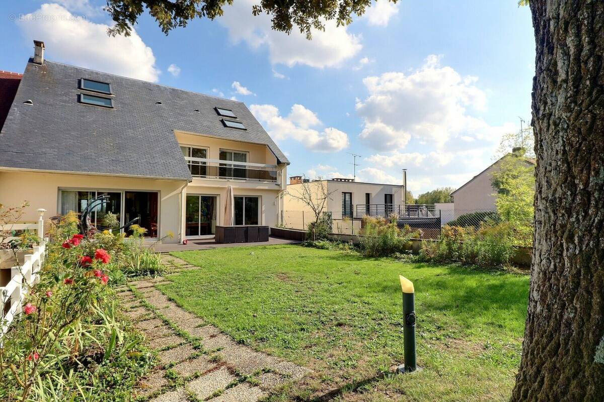 Maison à VERRIERES-LE-BUISSON