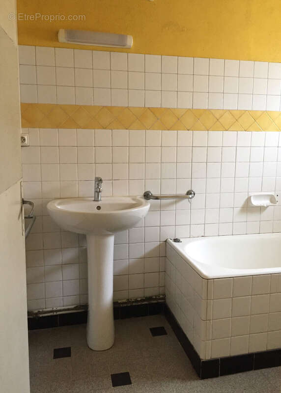 Maison à MONTAIGU-LE-BLIN