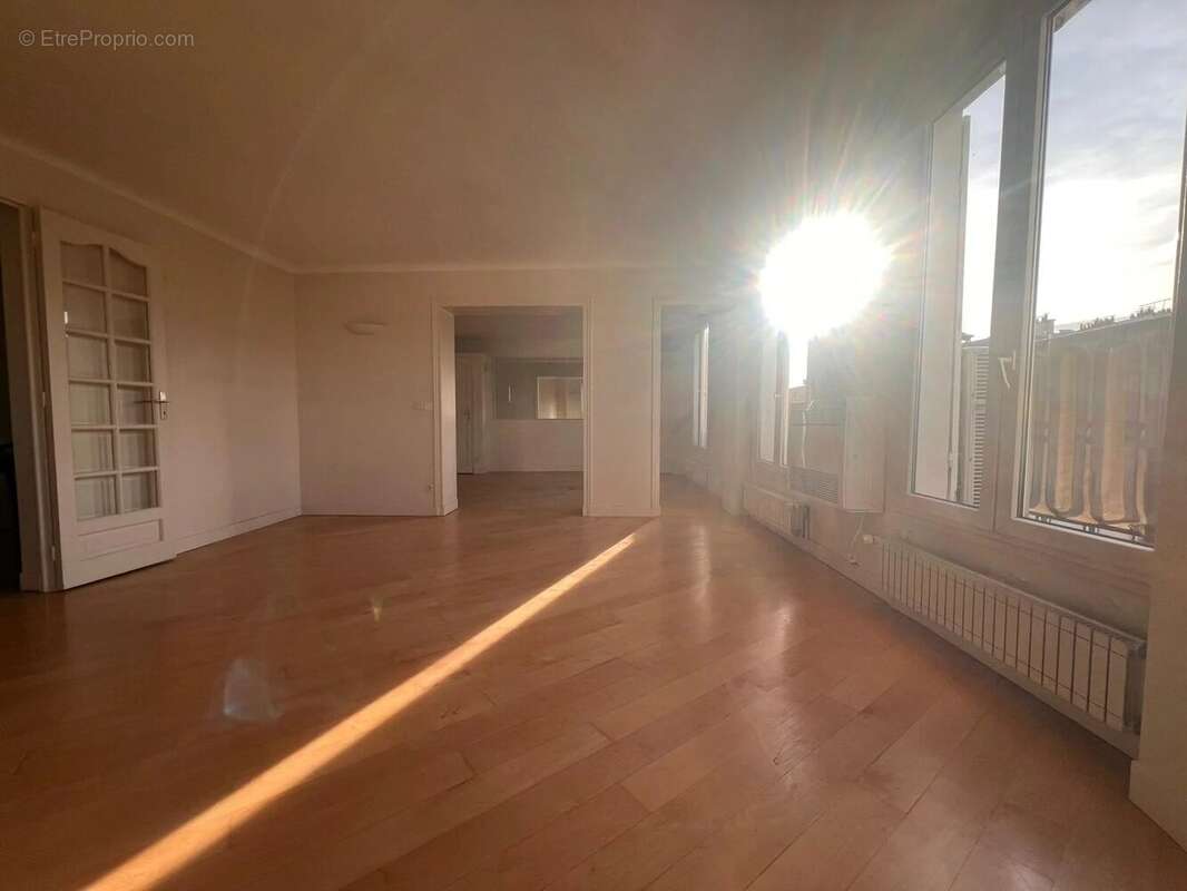 Appartement à PARIS-1E