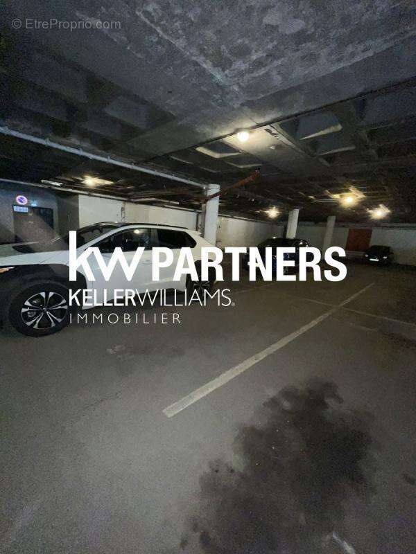 Parking à SAINT-CYR-L&#039;ECOLE