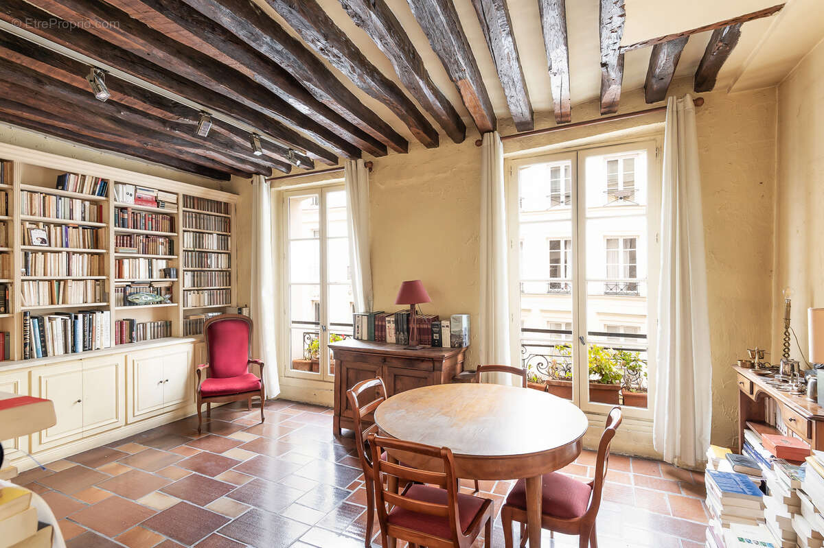 Appartement à PARIS-3E