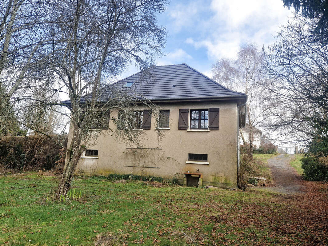 Maison à ALBUSSAC