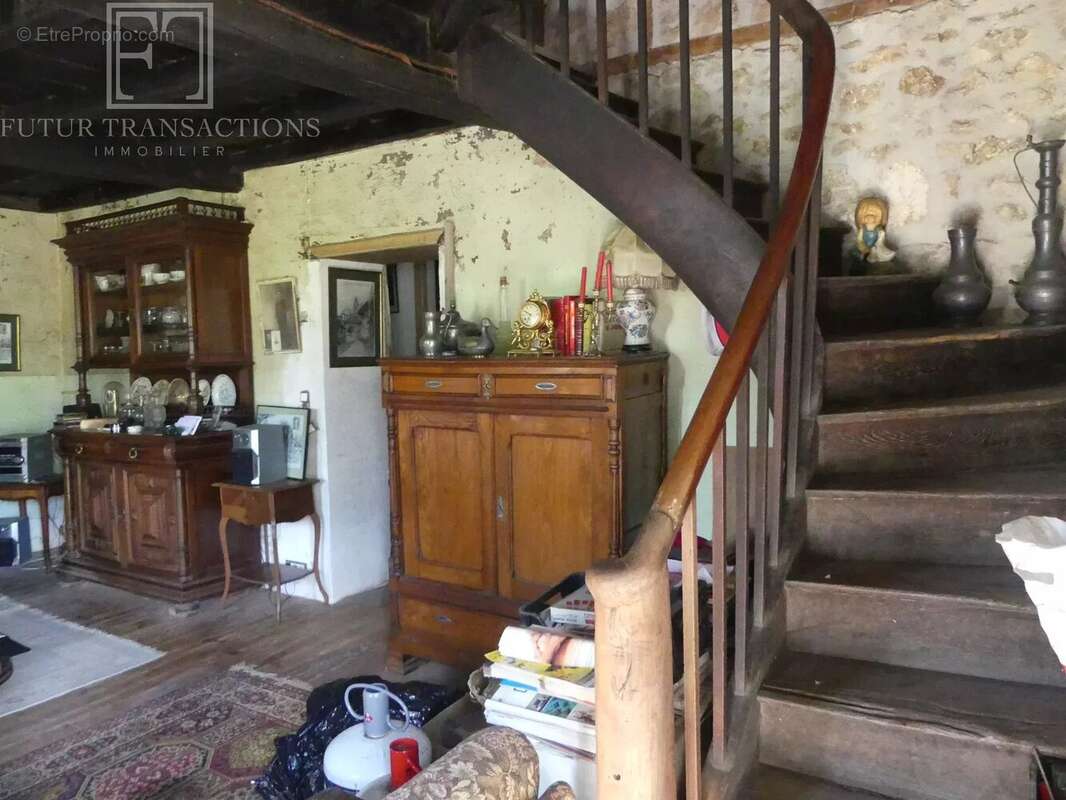 Maison à CONDAT-SUR-TRINCOU