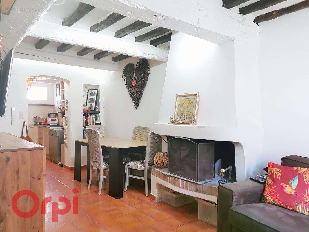 Maison à LE CASTELLET