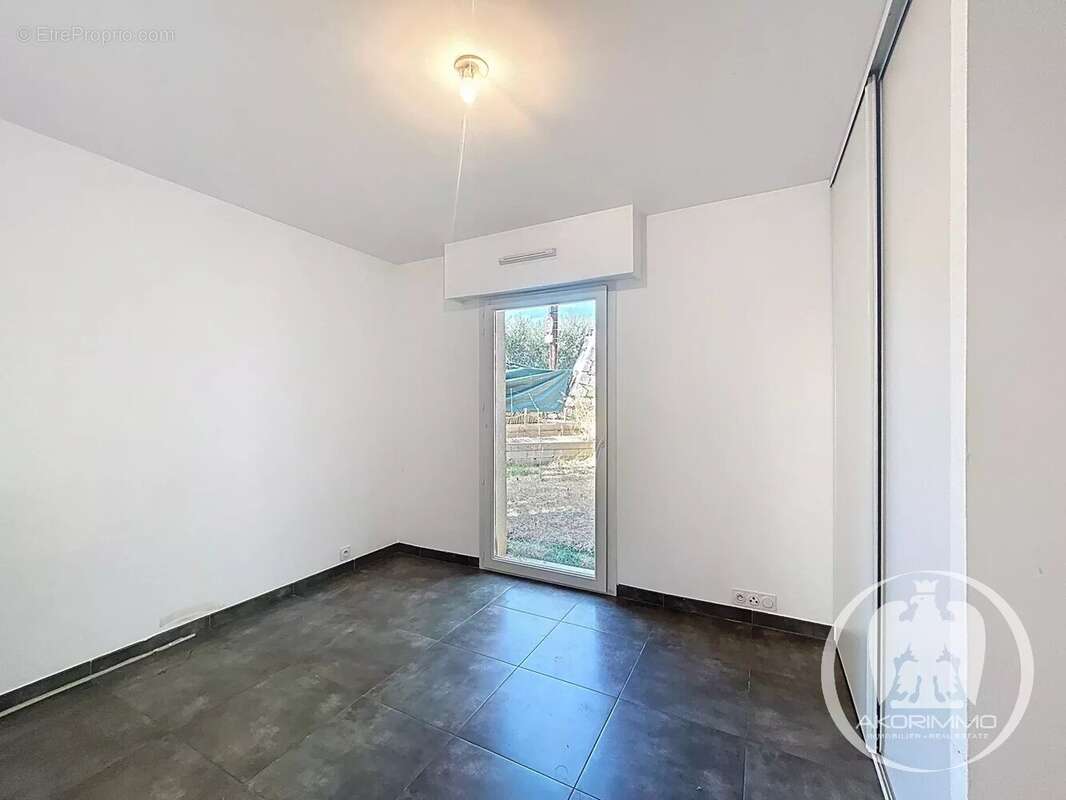 Appartement à SAINT-LAURENT-DU-VAR