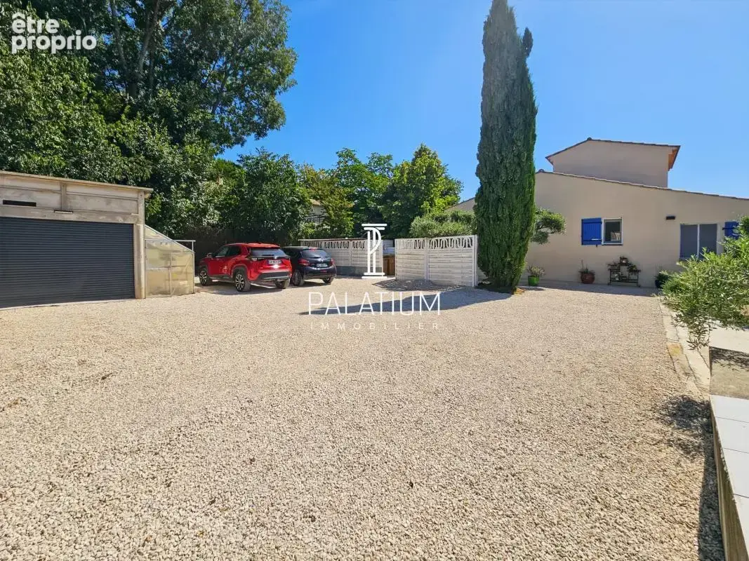 MÉRINDOL - Villa 130 m² entièrement rénovée sur 1 775m² - photo 6