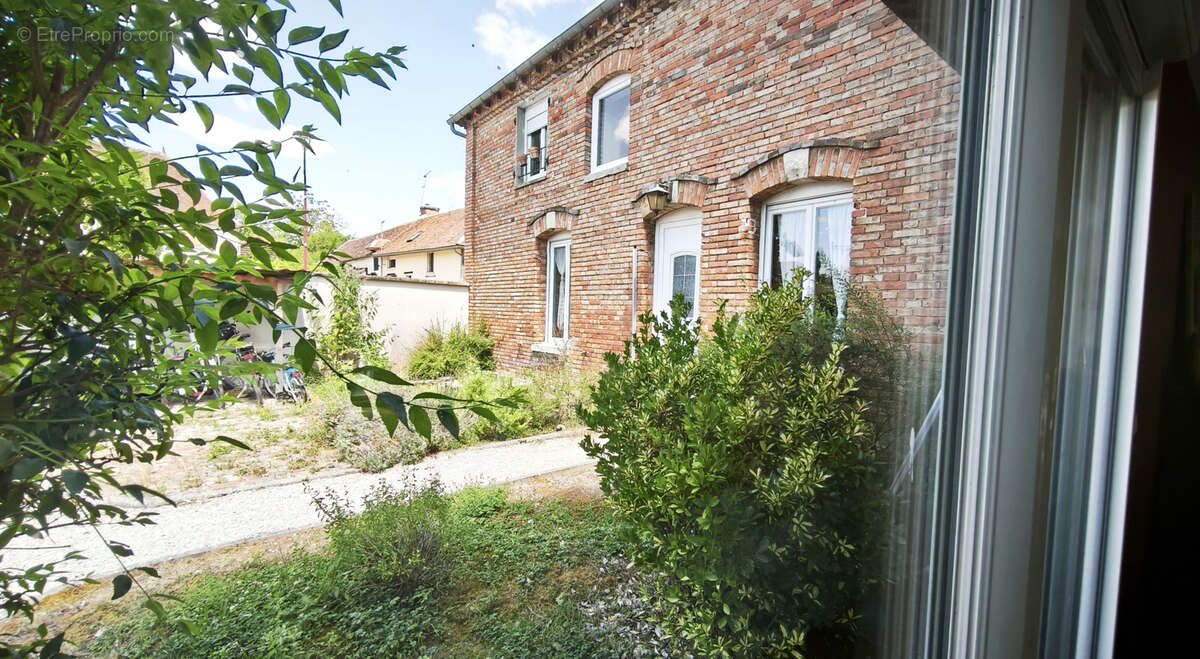 Belle maison d'habitation de 240 m2 - photo 2