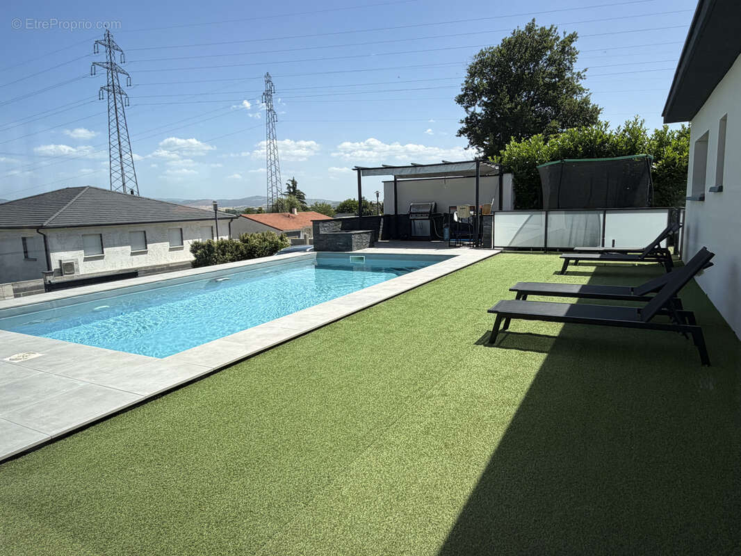 Issoire, magnifique maison moderne de 2015 sur les hauteurs, 155 m2 H, 4 chambres , DPE A, 4 sdb, piscine, dre - photo 4