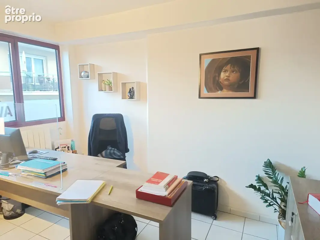 PEAGE DE ROUSSILLON, proche centre Bureaux 81m2  1er étage avec ascenseur, place parking privative - photo 4