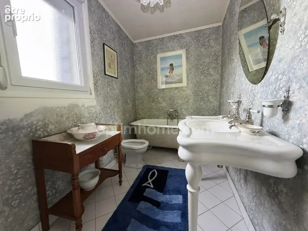 LISIEUX – Maison de caractère, 7 chambres, jardin et vue dégagée, proche centre ville - photo 15
