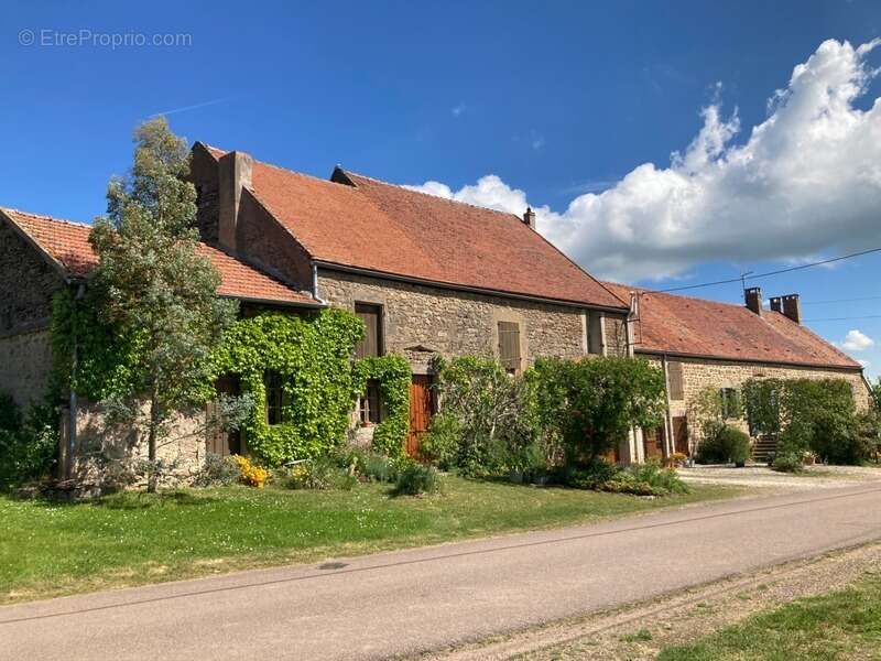 Maison à PRECY-SOUS-THIL
