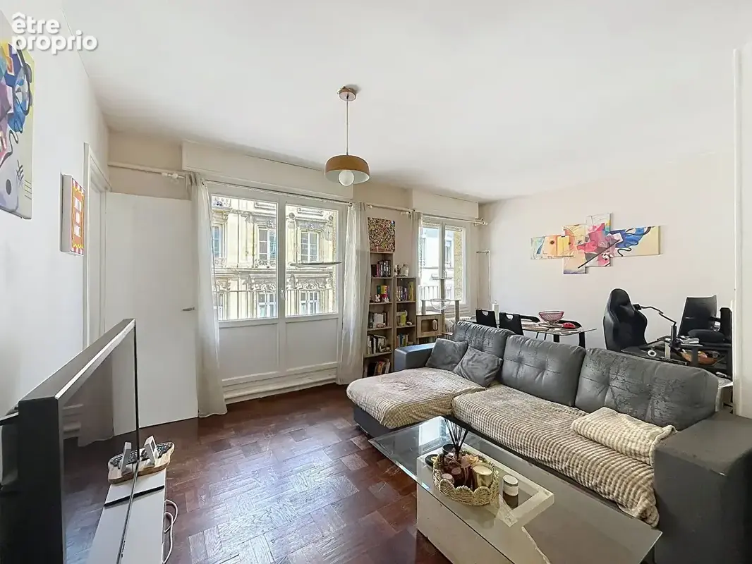 F2 de 50 m² avec balcon et cave / Rue Armand Carrel - photo 2