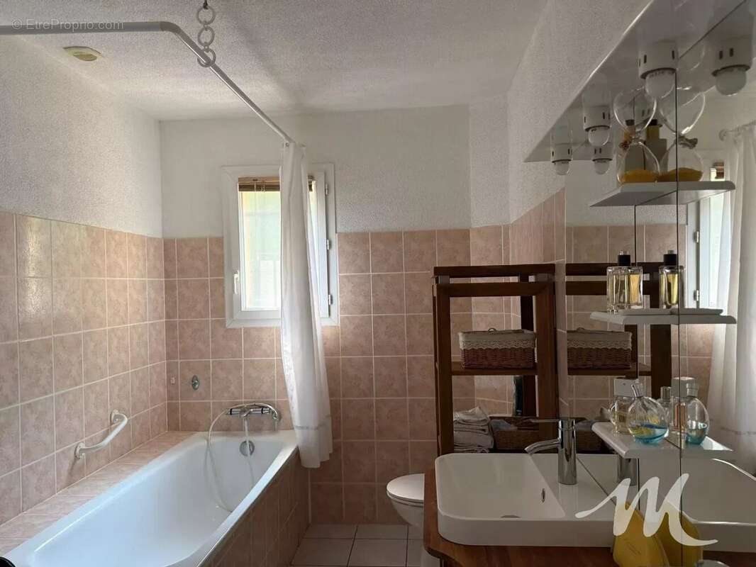 Belle maison  à Montmeyan, avec piscine, garage et 4 chambres! - photo 8