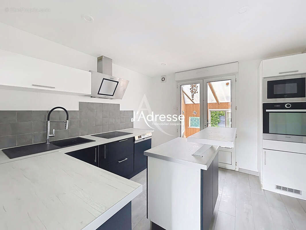 l'Adresse Immobilier - La Salvetat Saint Gilles - Maison T4  de 127 m2 sur un terrain piscinable de 1566m² avec garage - photo 8
