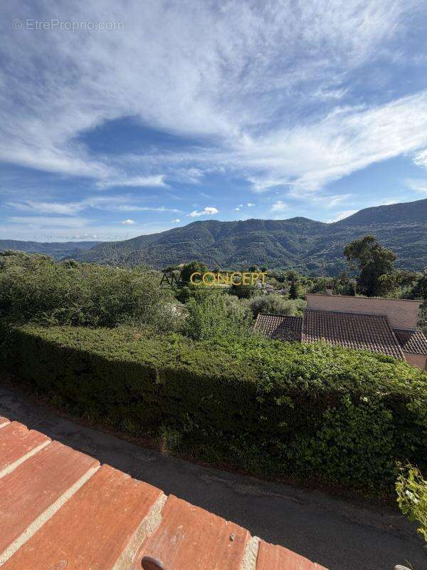 Appartement à CONTES