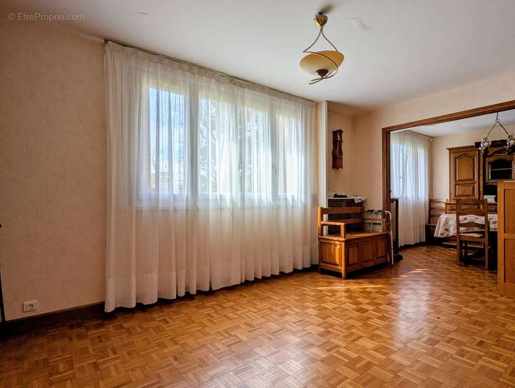 Appartement à LES CLAYES-SOUS-BOIS
