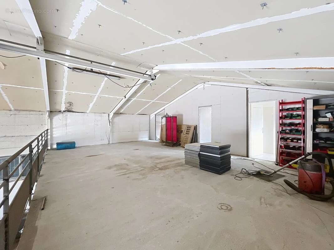 Commerce à PEYROULES