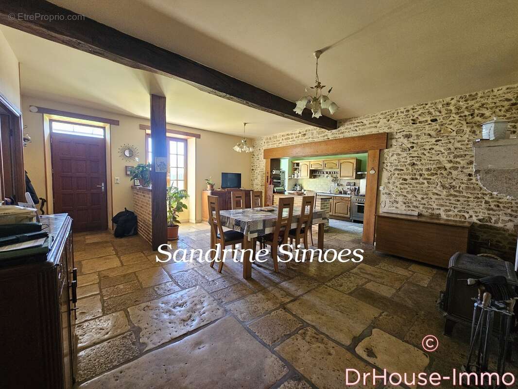 Maison à MAUPREVOIR