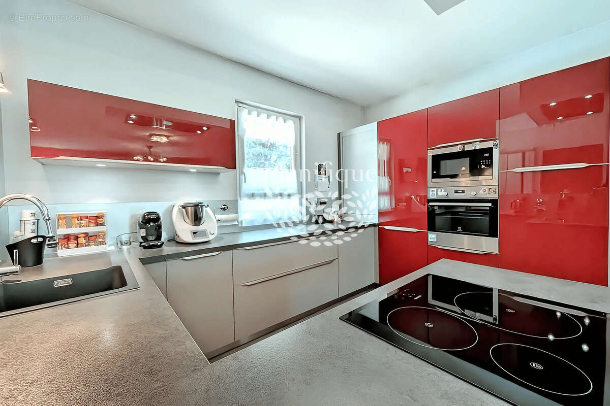 Maison à VETRAZ-MONTHOUX