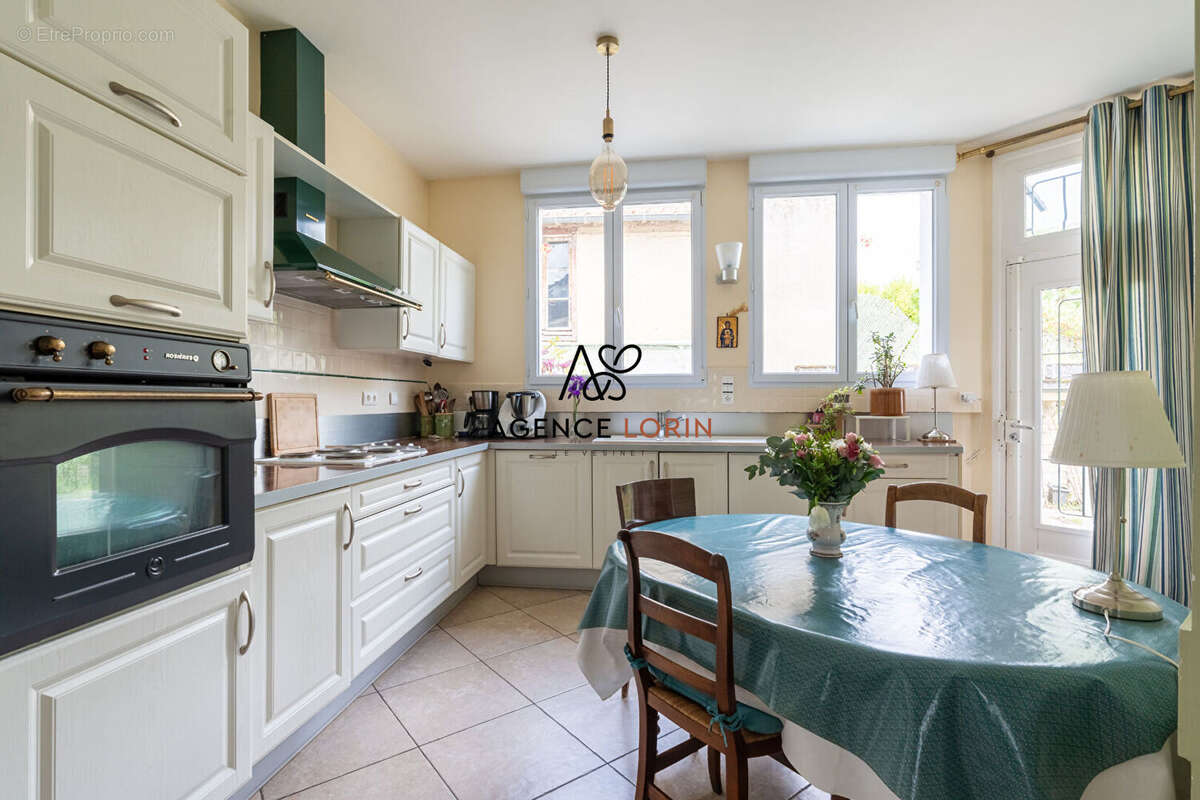 Maison Le Vésinet - 191 m² - 9 pièces - photo 10