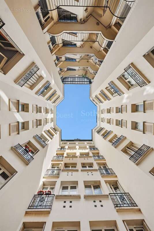 Appartement à PARIS-16E