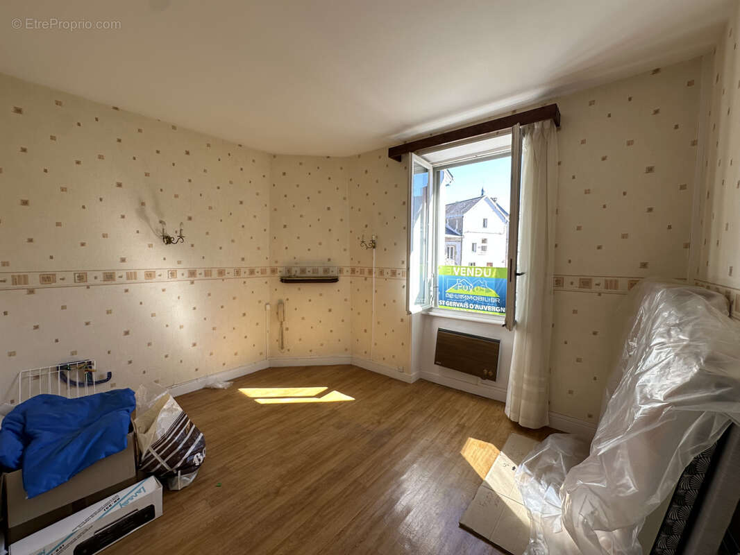 Maison à SAINT-GERVAIS-D'AUVERGNE