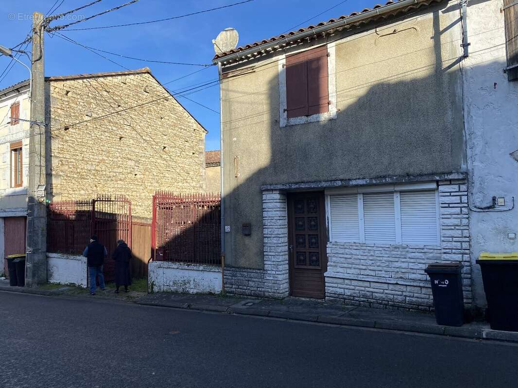 Maison à SAINT-ANGEAU