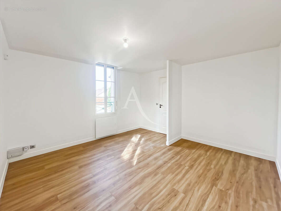 Maison à MOISSY-CRAMAYEL