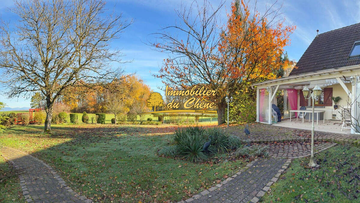 Maison à MONTREUX-CHATEAU