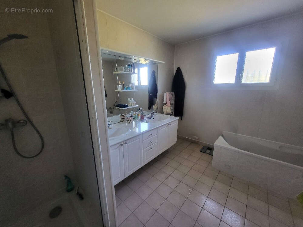RARE, Villa plain-pied 150 m², 4 chambres, Terrain 1362 m², Double garage - photo 11