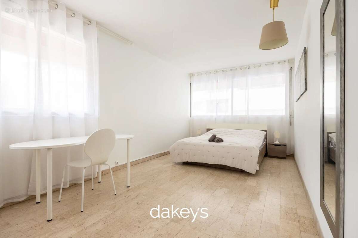 Appartement à MARSEILLE-7E