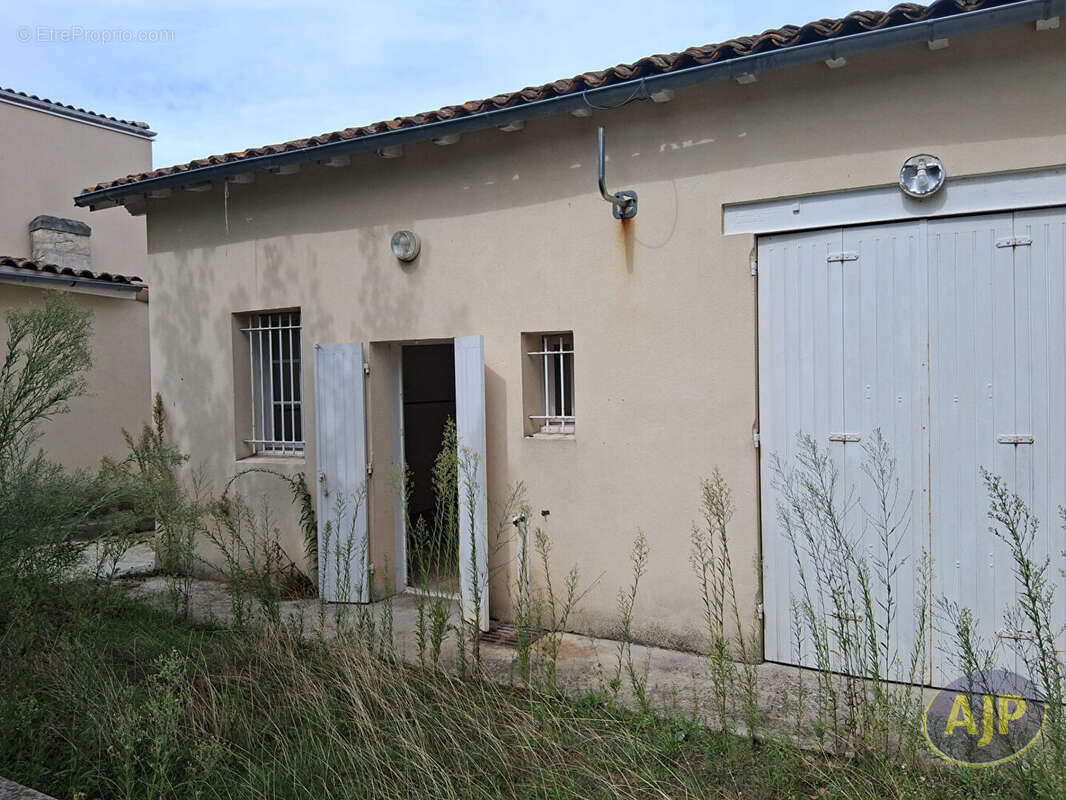 Maison à SAINT-JULIEN-BEYCHEVELLE