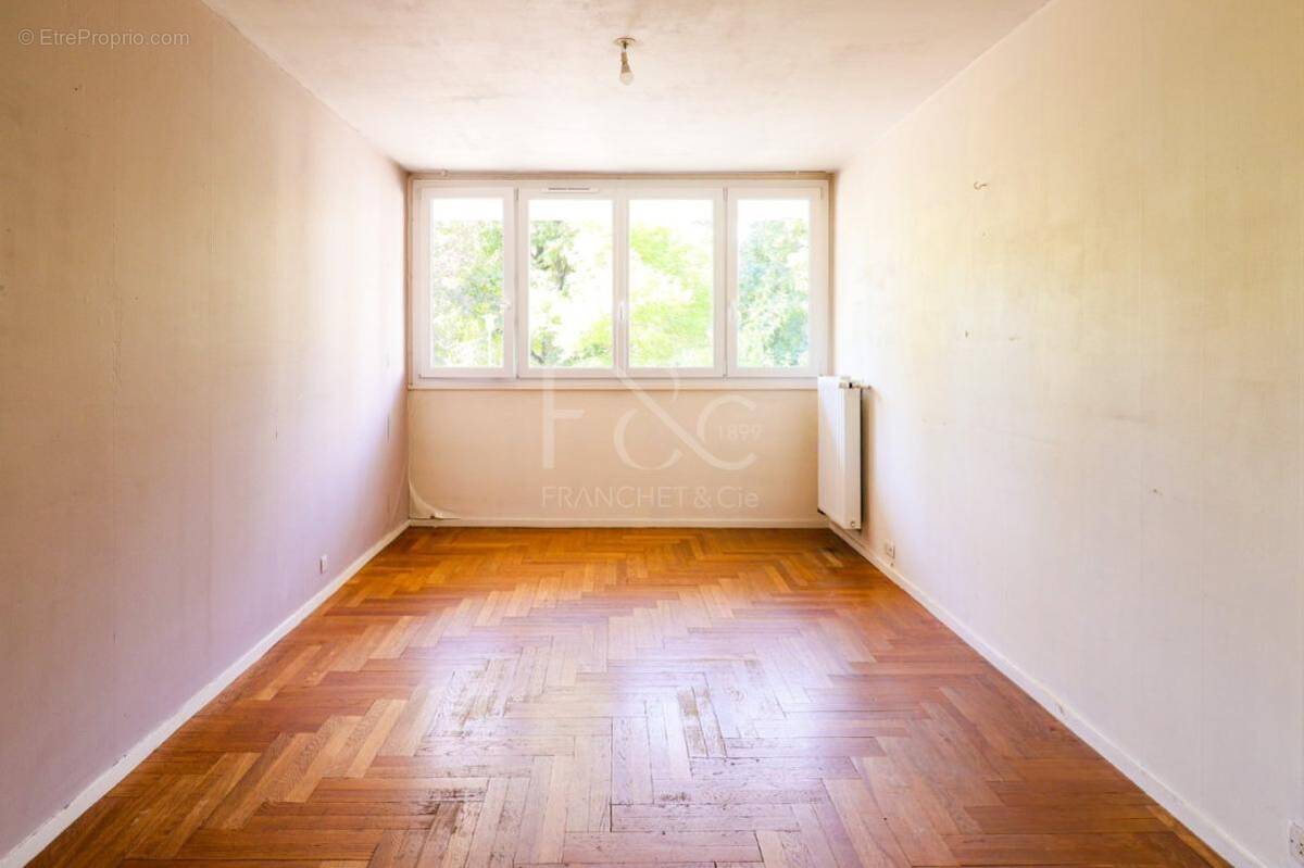 Appartement à SAINTE-FOY-LES-LYON