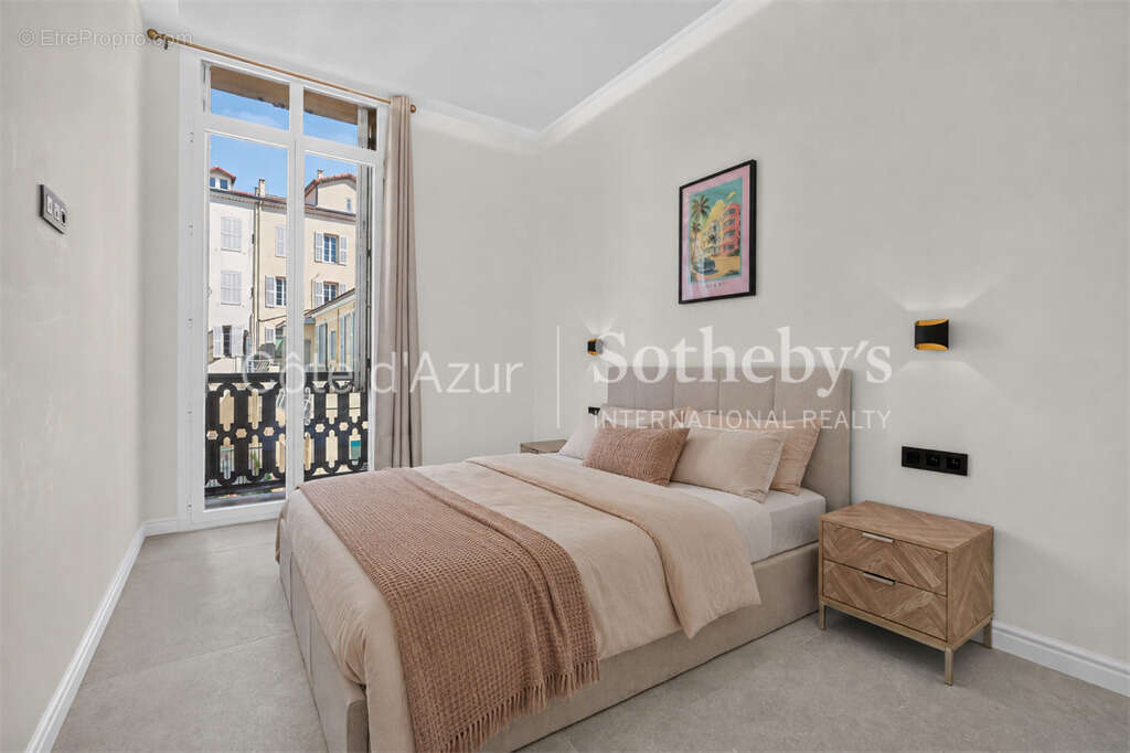Appartement rénové de 83 m² avec deux suites face au Palais des Festivals à Cannes - photo 5