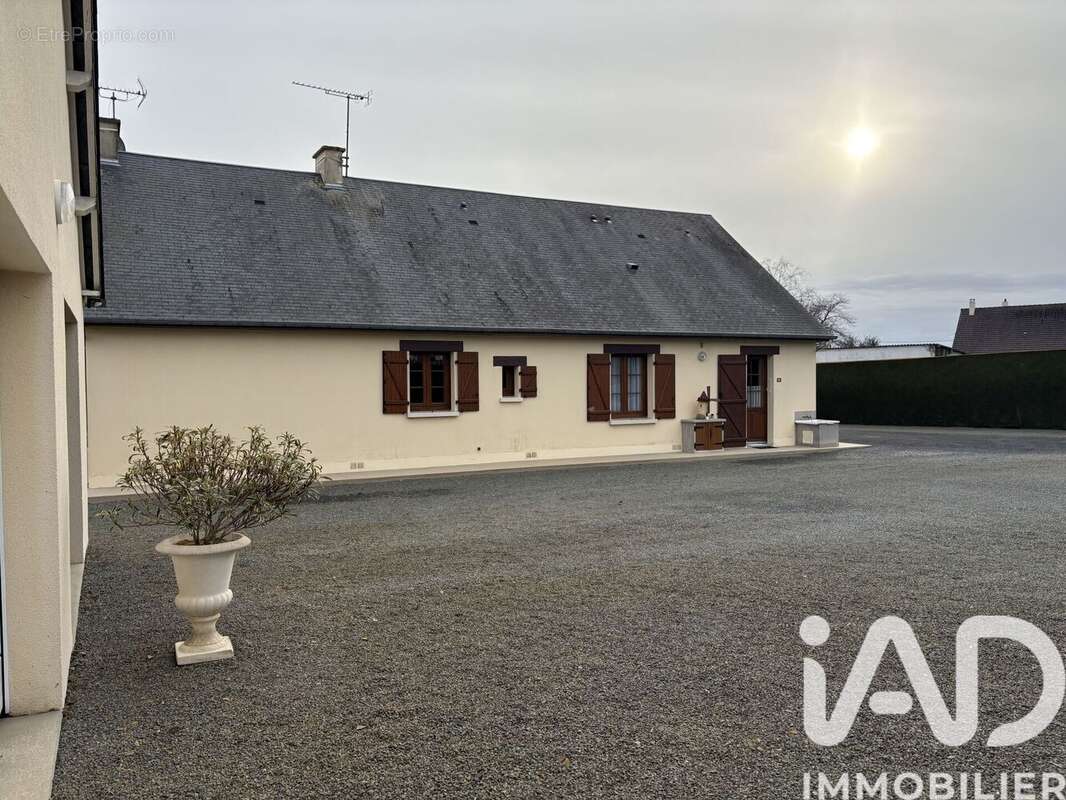 Maison 159 m² à Villebaudon  - photo 4