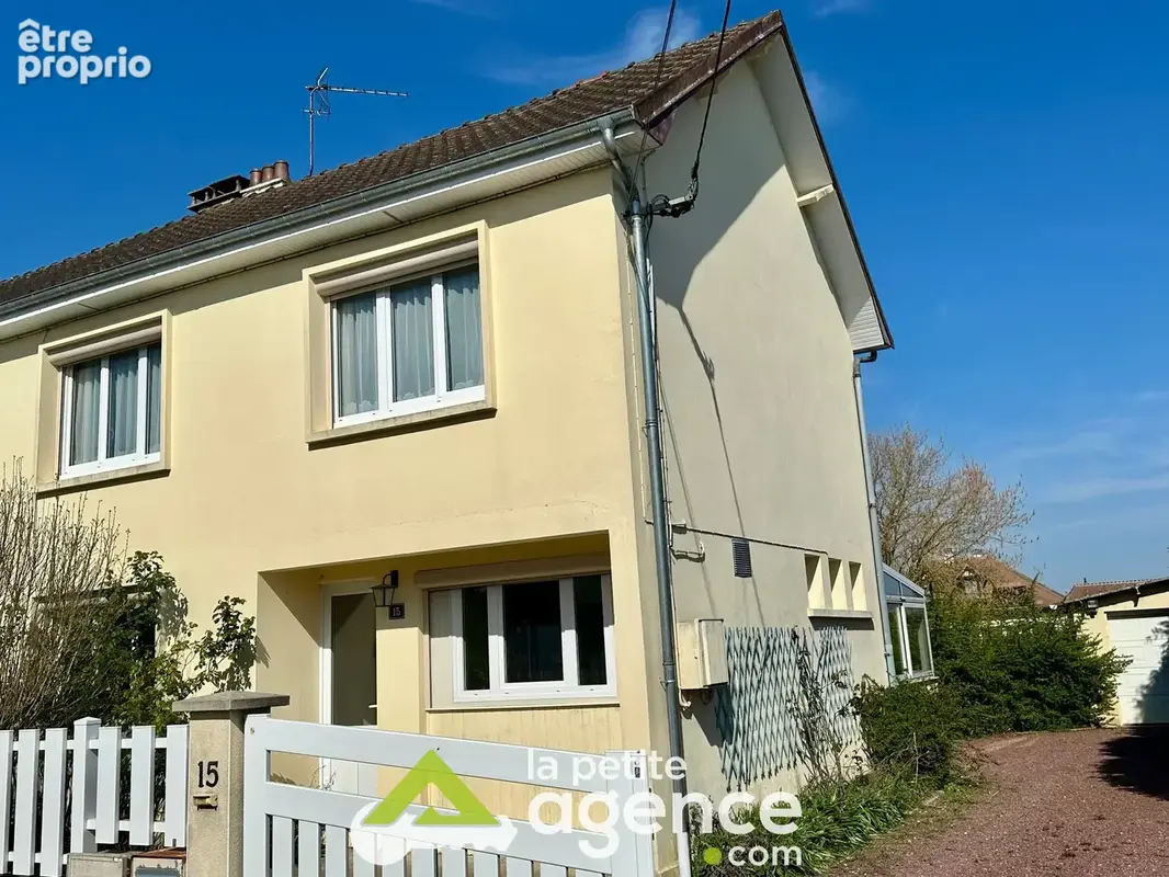 SAINT DOULCHARD, maison T4 de 117 m2 avec garage et dépendances sur  600 m2 de jardin. - photo 10
