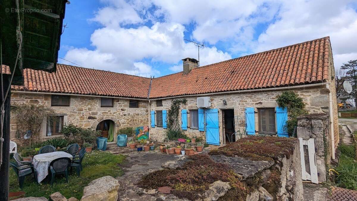 Maison avec dépendances proche Najac - photo 16