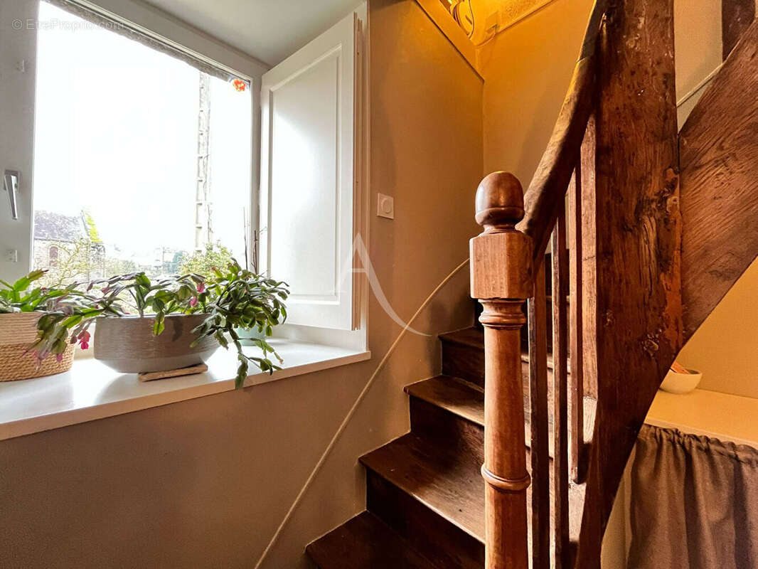 Maison à AMBRIERES-LES-VALLEES