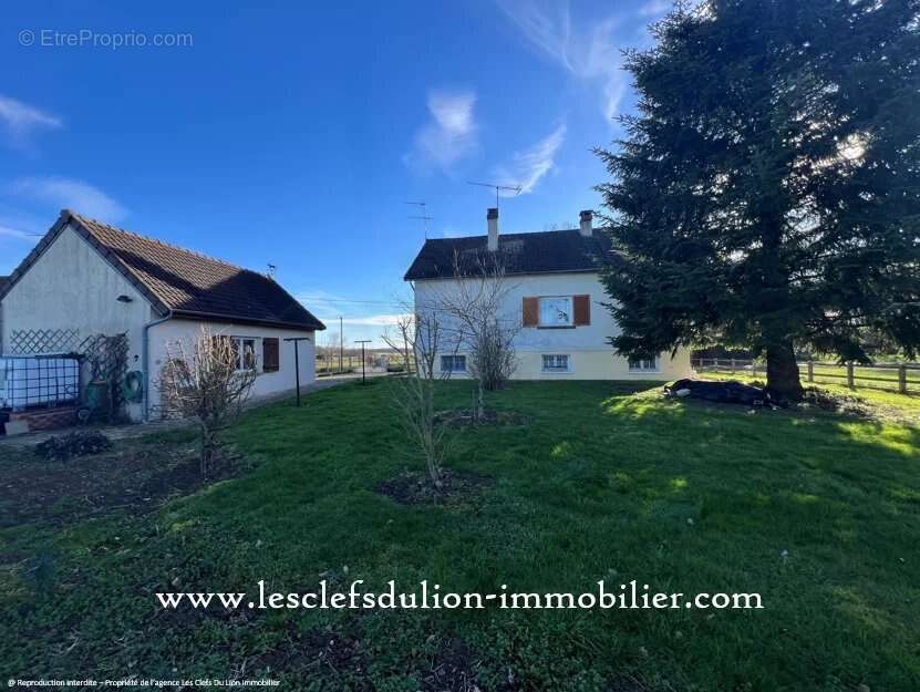 Maison à LORREZ-LE-BOCAGE-PREAUX