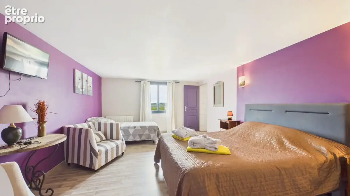 Ensemble immobilier en pierre avec gîte, maison principale, roulottes et piscine près de Cajarc - photo 14