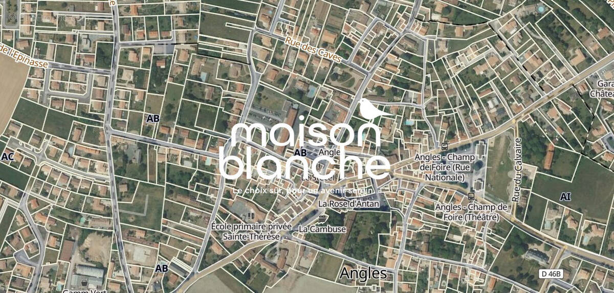 Terrain à ANGLES